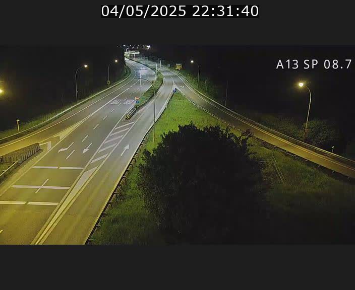 Traffic live webcam Luxembourg Jonction Lankelz - A13 direction Pétange - BK 8.7 