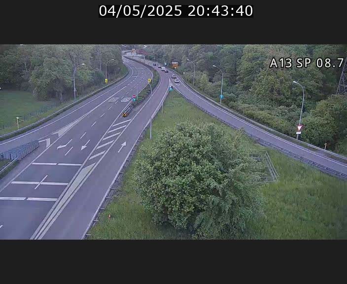 Traffic live webcam Luxembourg Jonction Lankelz - A13 direction Pétange - BK 8.7 