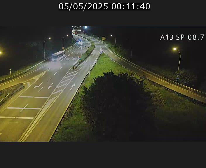 Traffic live webcam Luxembourg Jonction Lankelz - A13 direction Pétange - BK 8.7 