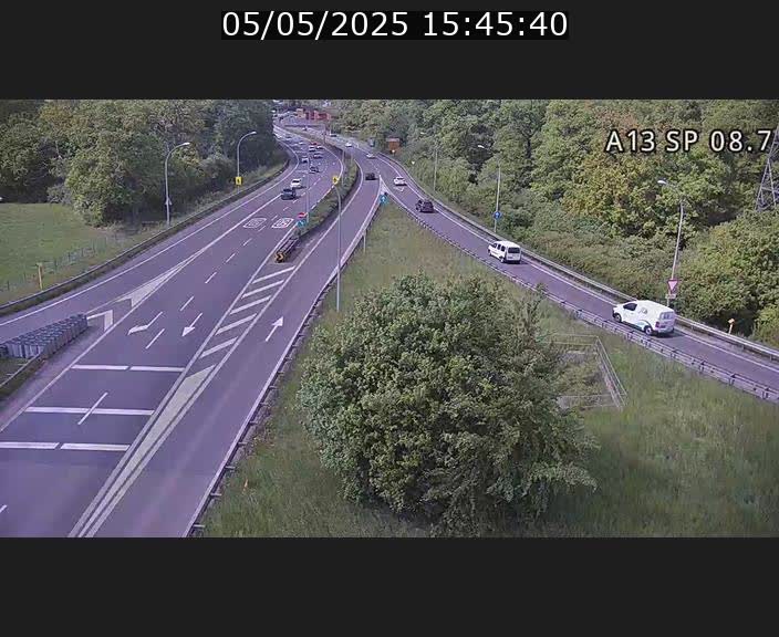 Traffic live webcam Luxembourg Jonction Lankelz - A13 direction Pétange - BK 8.7 
