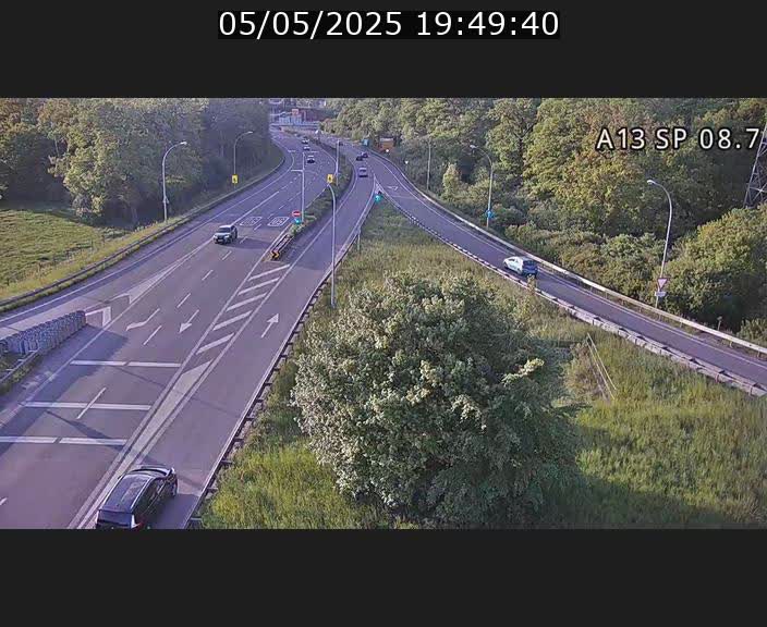 Traffic live webcam Luxembourg Jonction Lankelz - A13 direction Pétange - BK 8.7 