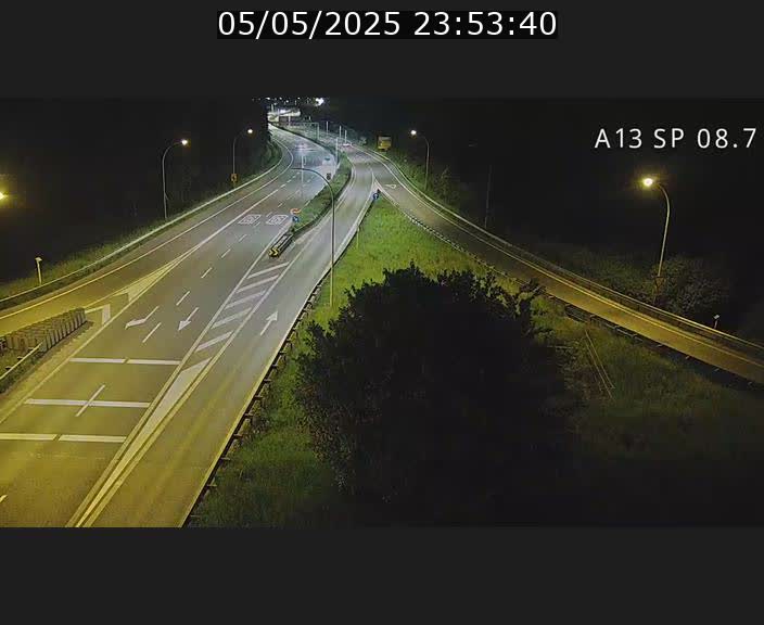 Traffic live webcam Luxembourg Jonction Lankelz - A13 direction Pétange - BK 8.7 