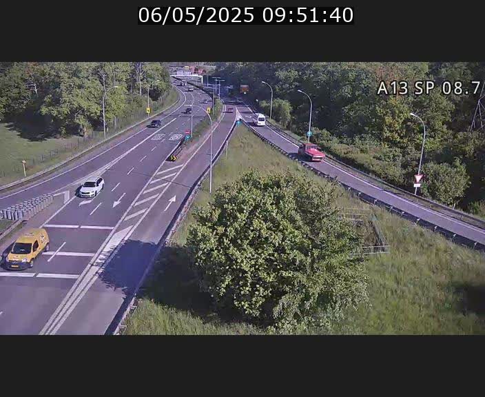 Traffic live webcam Luxembourg Jonction Lankelz - A13 direction Pétange - BK 8.7 