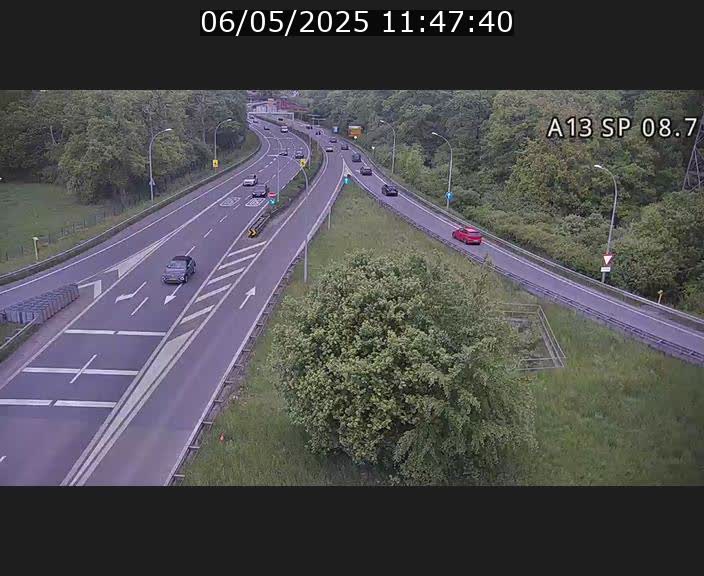Traffic live webcam Luxembourg Jonction Lankelz - A13 direction Pétange - BK 8.7 