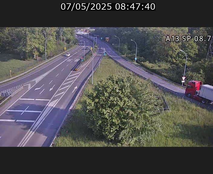 Traffic live webcam Luxembourg Jonction Lankelz - A13 direction Pétange - BK 8.7 