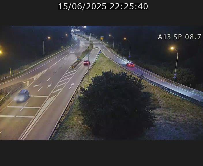 Traffic live webcam Luxembourg Jonction Lankelz - A13 direction Pétange - BK 8.7 