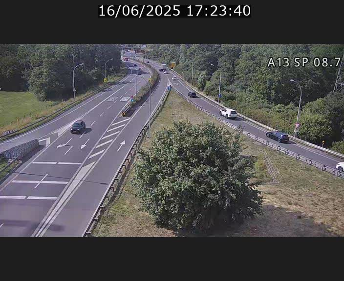 Traffic live webcam Luxembourg Jonction Lankelz - A13 direction Pétange - BK 8.7 