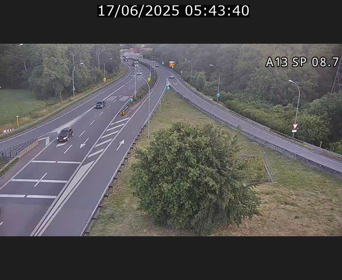 Traffic live webcam Luxembourg Jonction Lankelz - A13 direction Pétange - BK 8.7 