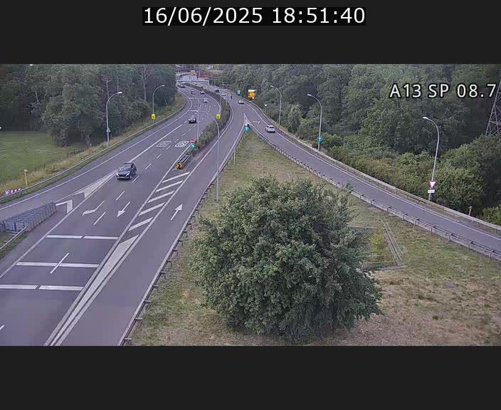 Traffic live webcam Luxembourg Jonction Lankelz - A13 direction Pétange - BK 8.7 