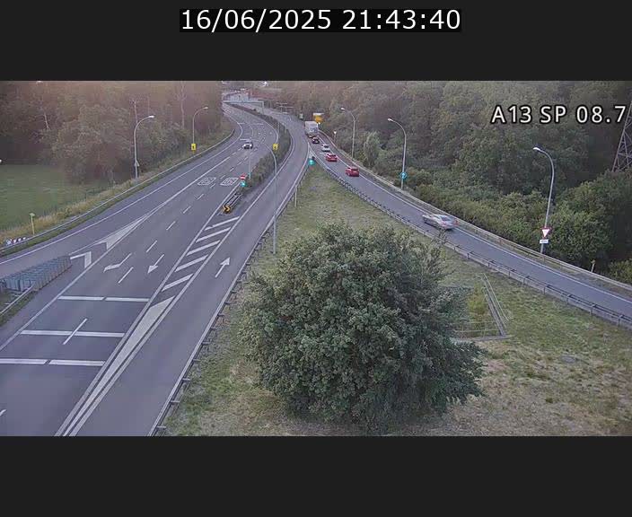 Traffic live webcam Luxembourg Jonction Lankelz - A13 direction Pétange - BK 8.7 