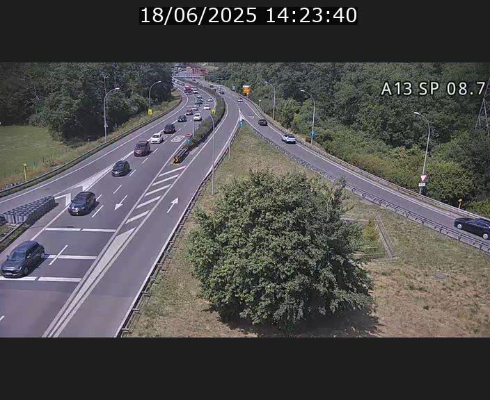 Traffic live webcam Luxembourg Jonction Lankelz - A13 direction Pétange - BK 8.7 