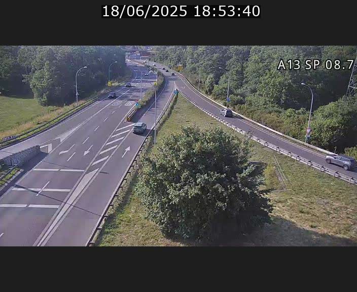 Traffic live webcam Luxembourg Jonction Lankelz - A13 direction Pétange - BK 8.7 
