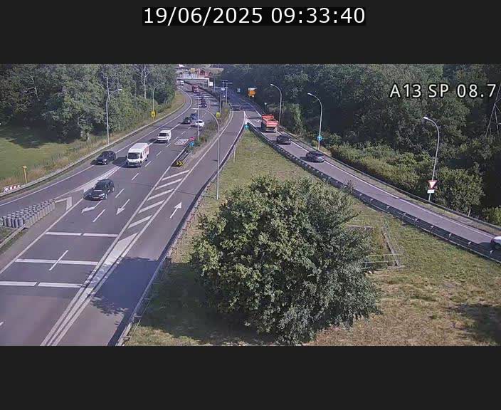 Traffic live webcam Luxembourg Jonction Lankelz - A13 direction Pétange - BK 8.7 
