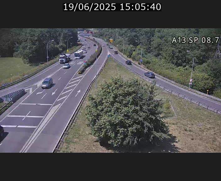 Traffic live webcam Luxembourg Jonction Lankelz - A13 direction Pétange - BK 8.7 