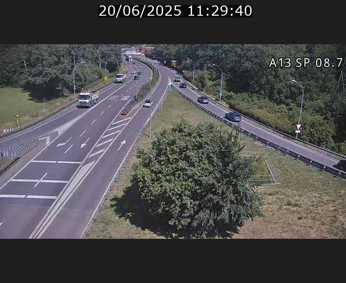 Traffic live webcam Luxembourg Jonction Lankelz - A13 direction Pétange - BK 8.7 