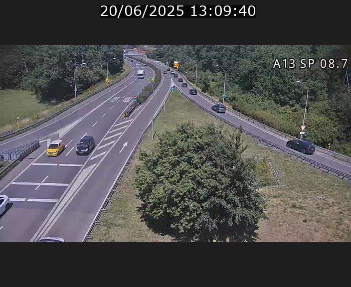 Traffic live webcam Luxembourg Jonction Lankelz - A13 direction Pétange - BK 8.7 