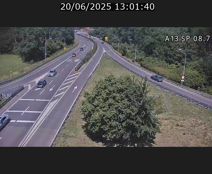 Traffic live webcam Luxembourg Jonction Lankelz - A13 direction Pétange - BK 8.7 
