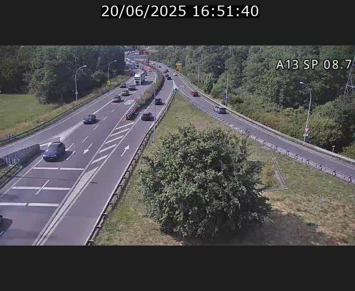 Traffic live webcam Luxembourg Jonction Lankelz - A13 direction Pétange - BK 8.7 