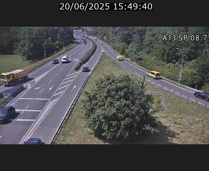 Traffic live webcam Luxembourg Jonction Lankelz - A13 direction Pétange - BK 8.7 