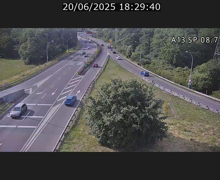 Traffic live webcam Luxembourg Jonction Lankelz - A13 direction Pétange - BK 8.7 