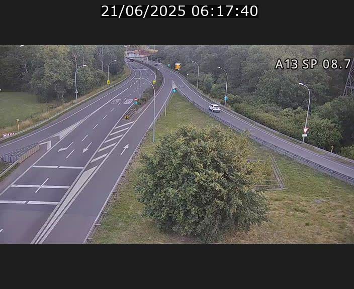 Traffic live webcam Luxembourg Jonction Lankelz - A13 direction Pétange - BK 8.7 