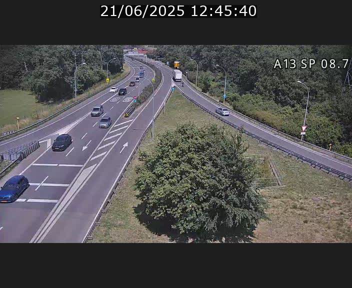 Traffic live webcam Luxembourg Jonction Lankelz - A13 direction Pétange - BK 8.7 