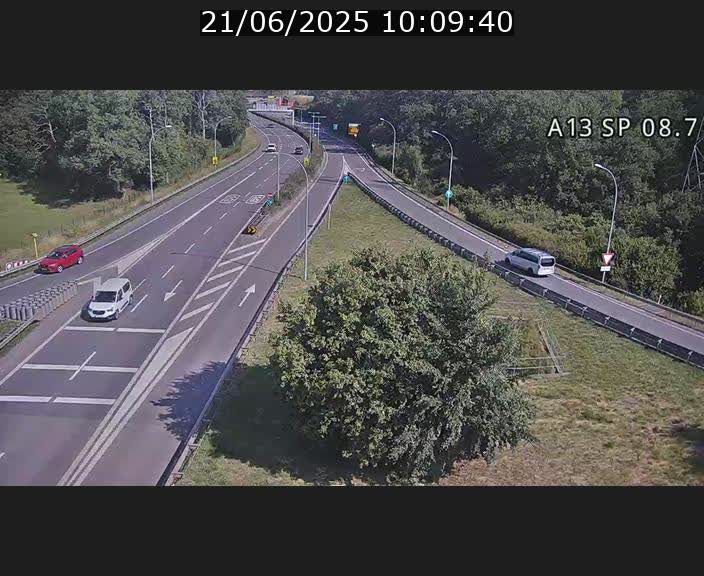 Traffic live webcam Luxembourg Jonction Lankelz - A13 direction Pétange - BK 8.7 