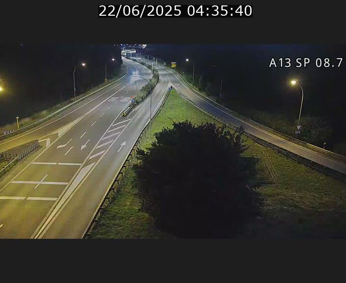 Traffic live webcam Luxembourg Jonction Lankelz - A13 direction Pétange - BK 8.7 