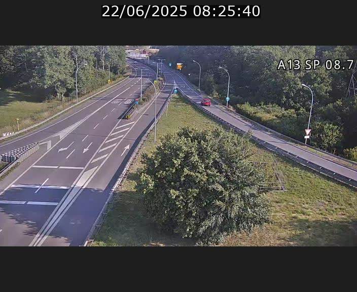 Traffic live webcam Luxembourg Jonction Lankelz - A13 direction Pétange - BK 8.7 