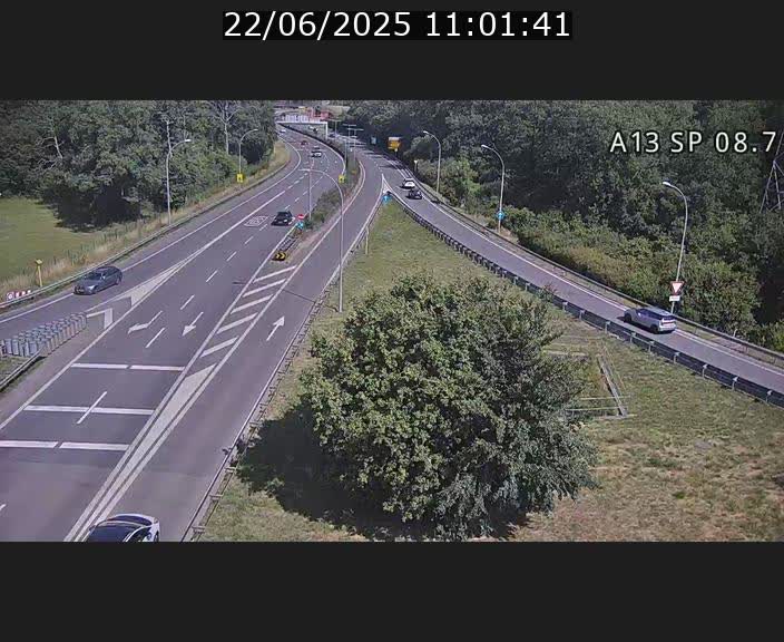 Traffic live webcam Luxembourg Jonction Lankelz - A13 direction Pétange - BK 8.7 