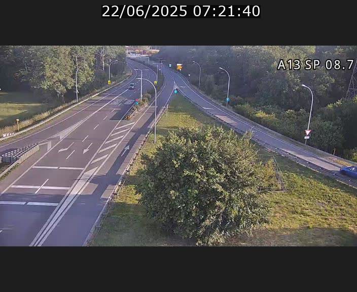 Traffic live webcam Luxembourg Jonction Lankelz - A13 direction Pétange - BK 8.7 