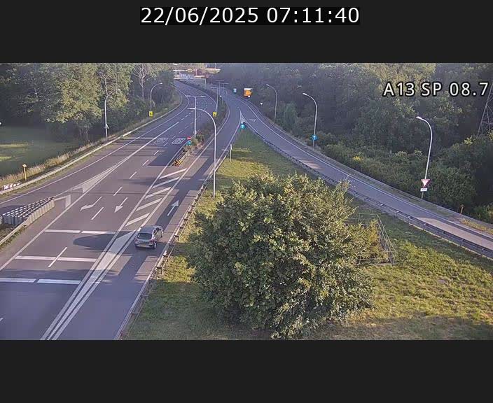 Traffic live webcam Luxembourg Jonction Lankelz - A13 direction Pétange - BK 8.7 