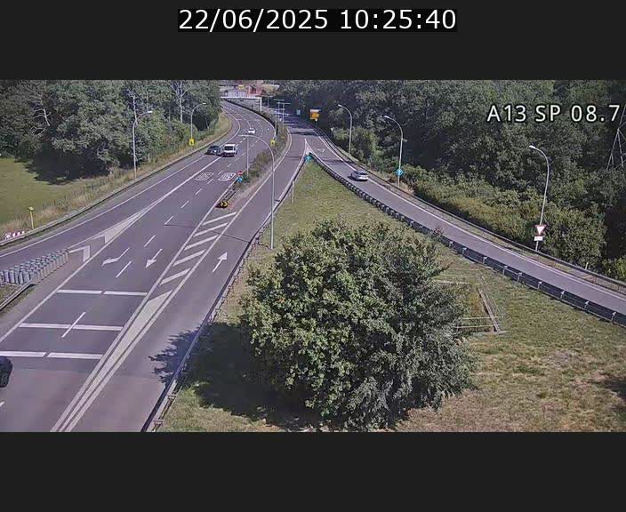 Traffic live webcam Luxembourg Jonction Lankelz - A13 direction Pétange - BK 8.7 