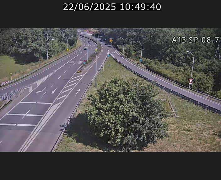 Traffic live webcam Luxembourg Jonction Lankelz - A13 direction Pétange - BK 8.7 
