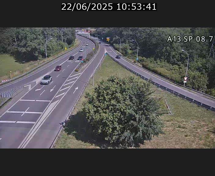 Traffic live webcam Luxembourg Jonction Lankelz - A13 direction Pétange - BK 8.7 