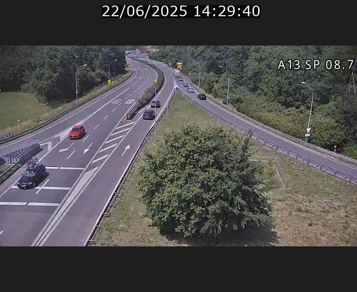 Traffic live webcam Luxembourg Jonction Lankelz - A13 direction Pétange - BK 8.7 