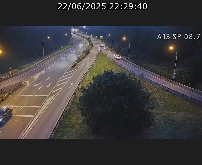Traffic live webcam Luxembourg Jonction Lankelz - A13 direction Pétange - BK 8.7 