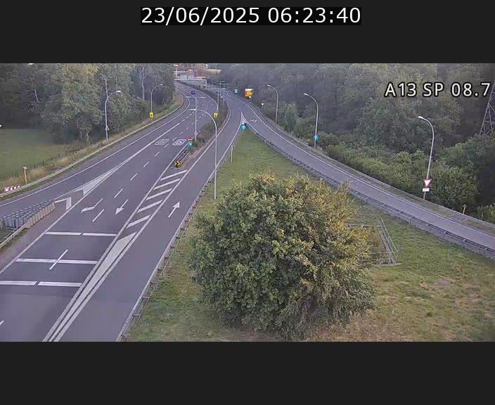 Traffic live webcam Luxembourg Jonction Lankelz - A13 direction Pétange - BK 8.7 