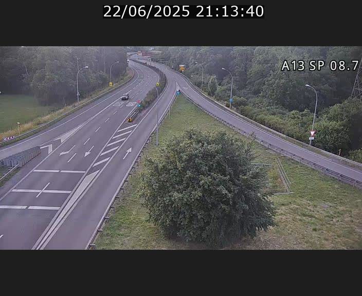 Traffic live webcam Luxembourg Jonction Lankelz - A13 direction Pétange - BK 8.7 