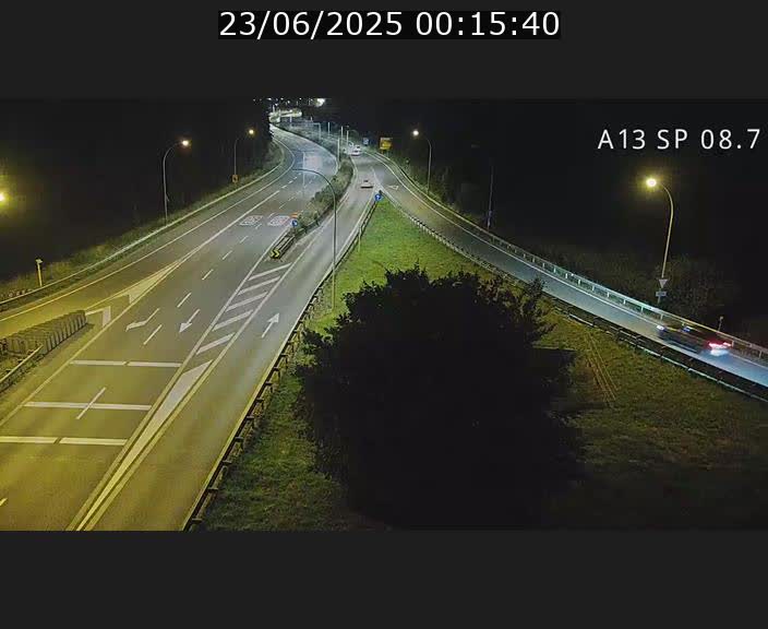 Traffic live webcam Luxembourg Jonction Lankelz - A13 direction Pétange - BK 8.7 
