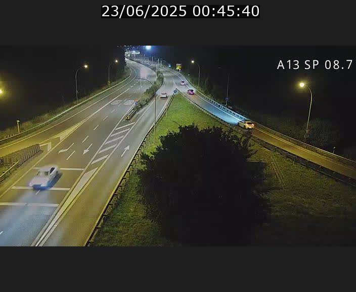 Traffic live webcam Luxembourg Jonction Lankelz - A13 direction Pétange - BK 8.7 