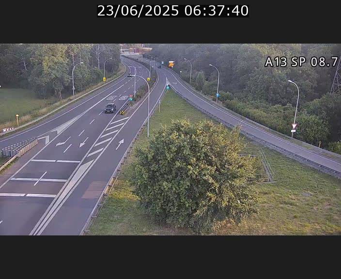 Traffic live webcam Luxembourg Jonction Lankelz - A13 direction Pétange - BK 8.7 
