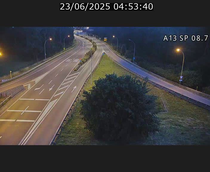Traffic live webcam Luxembourg Jonction Lankelz - A13 direction Pétange - BK 8.7 