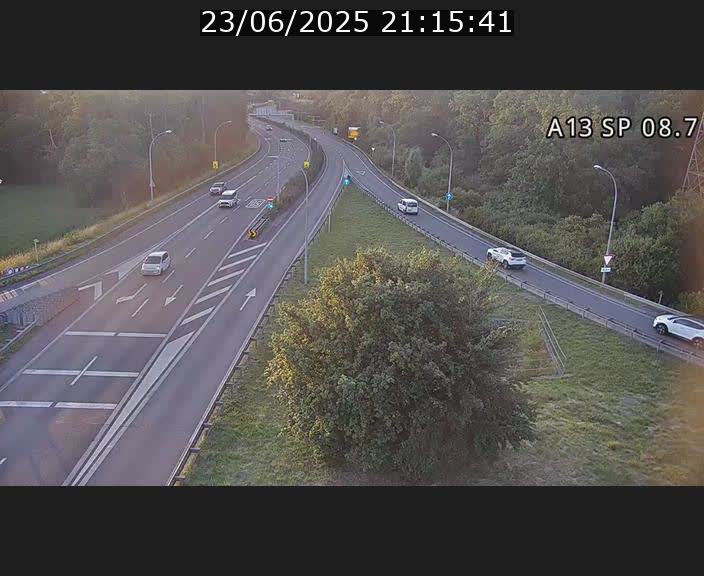 Traffic live webcam Luxembourg Jonction Lankelz - A13 direction Pétange - BK 8.7 