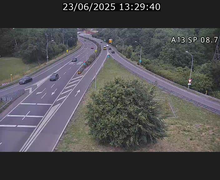 Traffic live webcam Luxembourg Jonction Lankelz - A13 direction Pétange - BK 8.7 