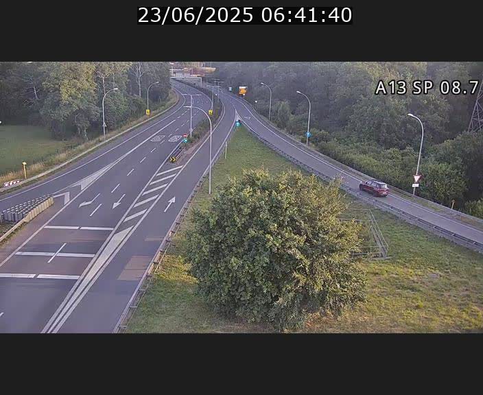 Traffic live webcam Luxembourg Jonction Lankelz - A13 direction Pétange - BK 8.7 