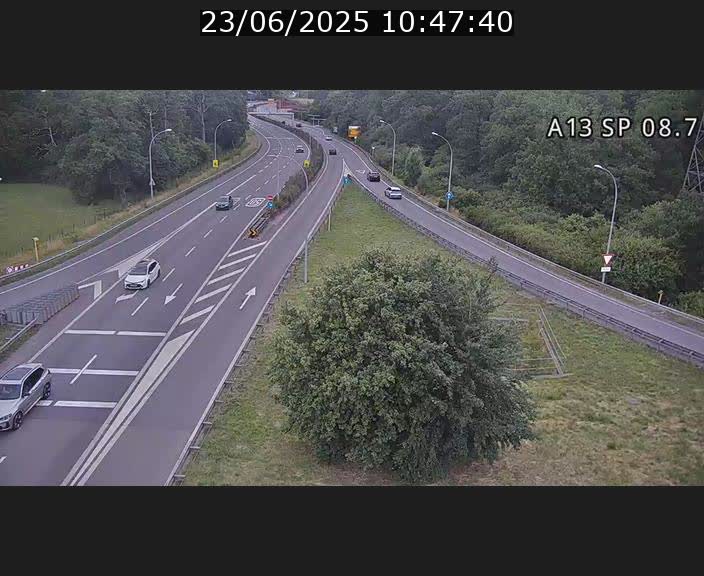 Traffic live webcam Luxembourg Jonction Lankelz - A13 direction Pétange - BK 8.7 