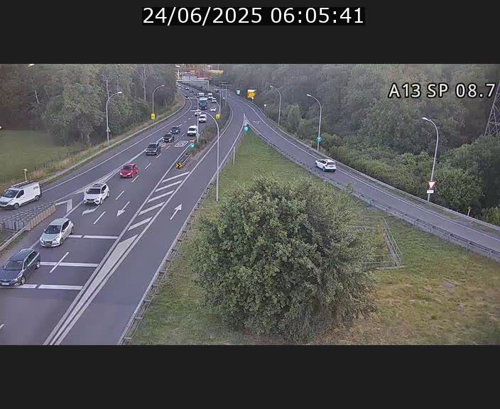 Traffic live webcam Luxembourg Jonction Lankelz - A13 direction Pétange - BK 8.7 