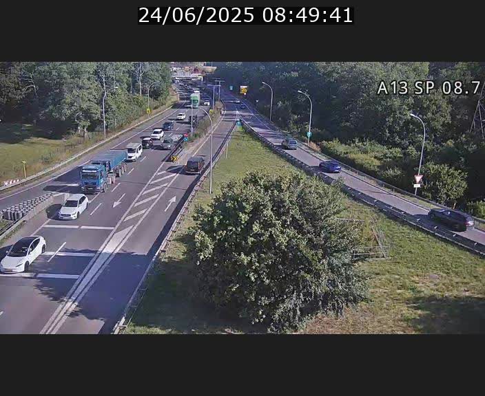 Traffic live webcam Luxembourg Jonction Lankelz - A13 direction Pétange - BK 8.7 