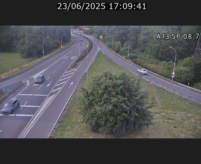 Traffic live webcam Luxembourg Jonction Lankelz - A13 direction Pétange - BK 8.7 